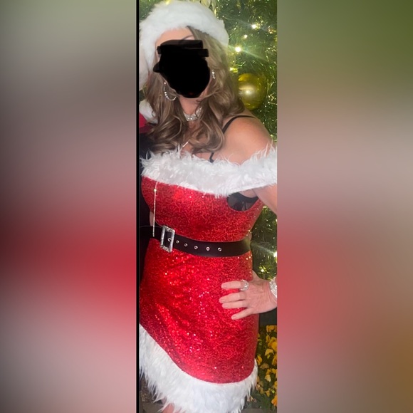 Christmas dress missing black belt - Picture 4 of 4